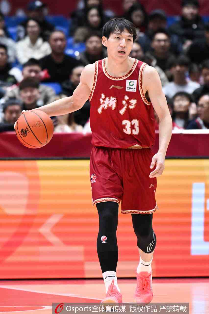 状态回暖了！吴前半场出战17分钟 5中3&三分3中1拿到9分4板3助